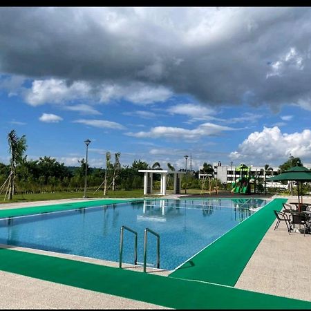 Condo In Clark Pampanga Beside Hilton Hotel And Casino Fort Stotsenburg Exterior foto
